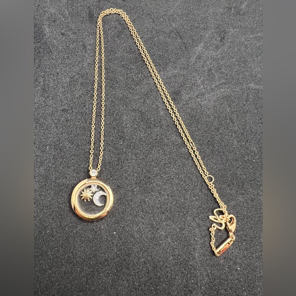 COPY - VCA Stars & Moon Necklace - Picture 5 of 10